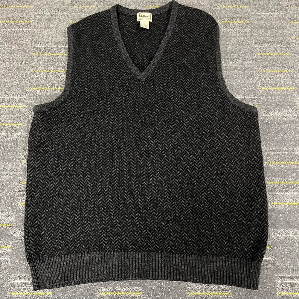 LL Bean 100% Lambswool Gray/Black Chevron Sweater Vest Men’s Size Large Regular